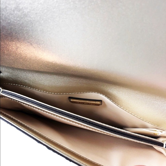 HOST PICK 🎉🎊Tory Burch Savannah Clutch in Gold new with tags. Rare! - Picture 7 of 10